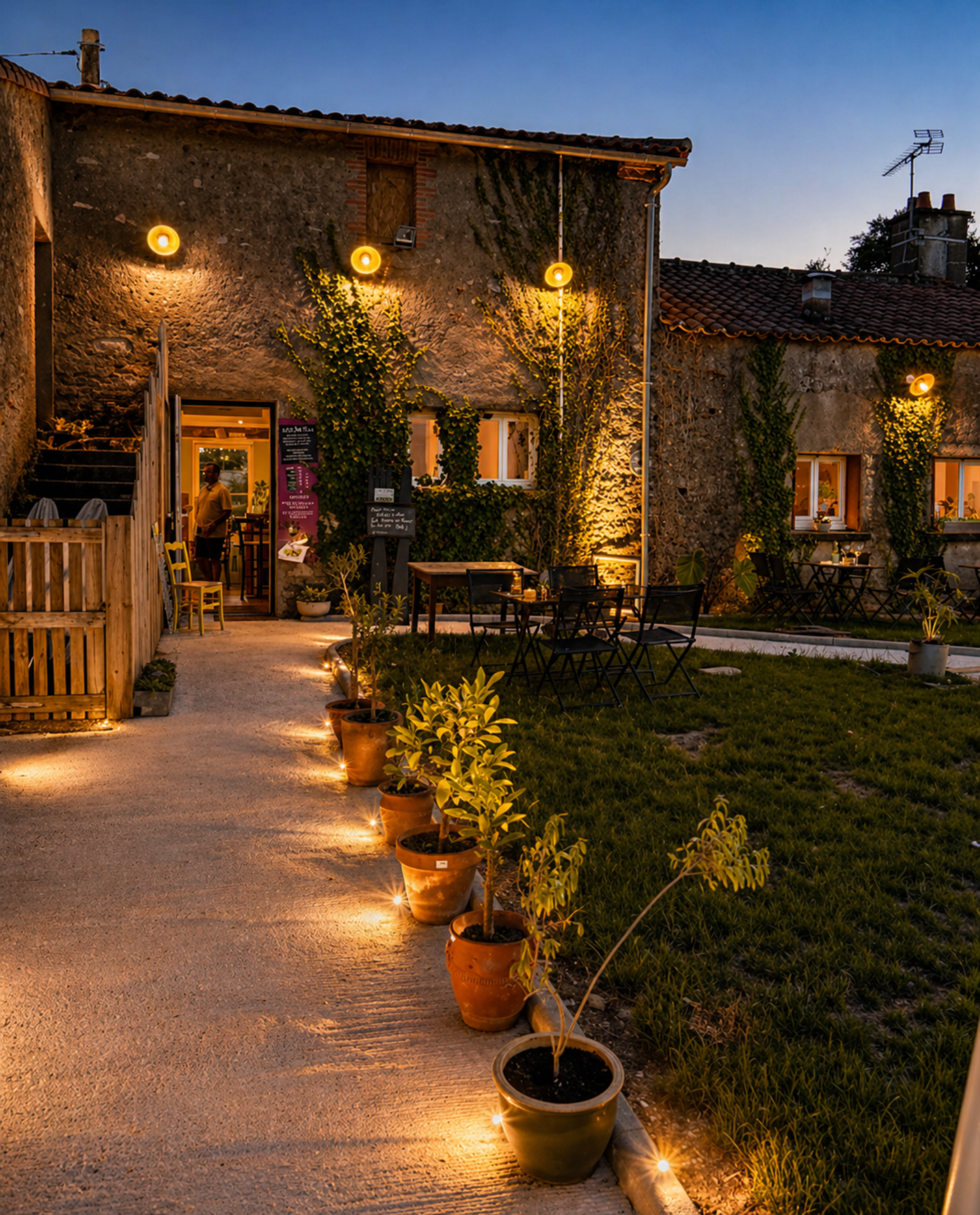 Extérieur du restaurant éclairé